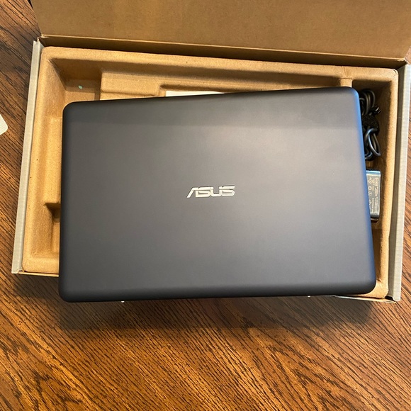 NIB Asus X205TA Dark Blue Notebook PC - Picture 2 of 10